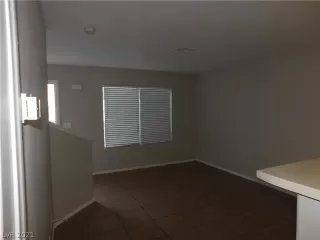 Photo #5: 2280232 Listing