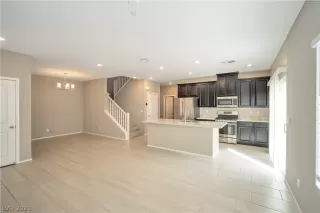 Photo #3: 2280241 Listing