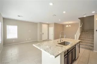 Photo #4: 2280241 Listing