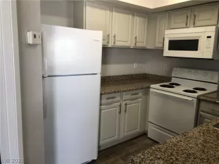 Photo #6: 2280263 Listing 