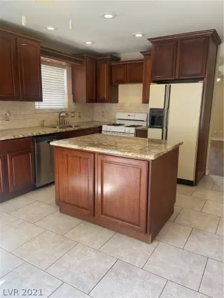 Photo #4: 2280287 Listing 