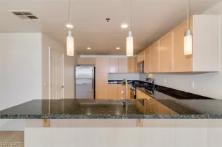 Photo #4: 2280307 Listing