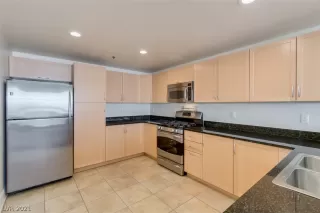 Photo #5: 2280307 Listing