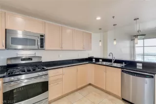 Photo #6: 2280307 Listing