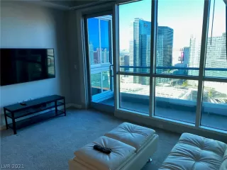 Photo #2: 2280336 Listing