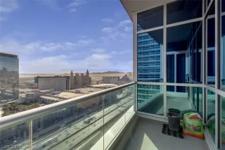 Photo #5: 2280336 Listing