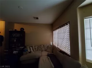 Photo #5: 2280346 Listing