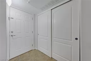 Photo #3: 2280353 Listing