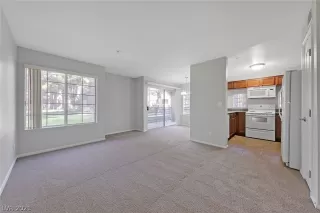 Photo #4: 2280353 Listing