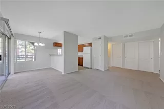 Photo #5: 2280353 Listing