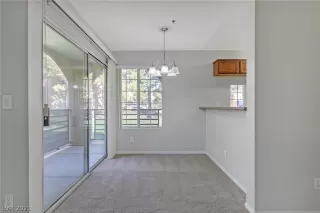 Photo #6: 2280353 Listing