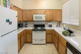 Photo #3: 2280367 Listing