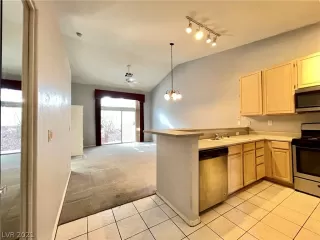 Photo #3: 2280386 Listing