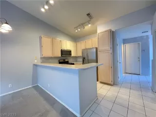 Photo #4: 2280386 Listing