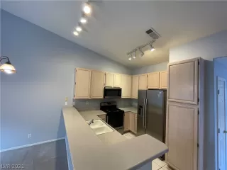 Photo #6: 2280386 Listing