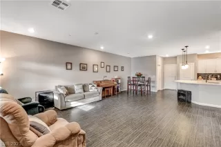 Photo #3: 2280411 Listing