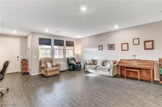 Photo #4: 2280411 Listing