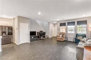 Photo #6: 2280411 Listing