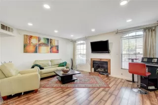 Photo #6: 2280451 Listing