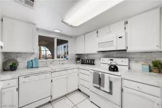 Photo #3: 2280472 Listing