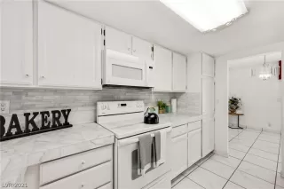 Photo #4: 2280472 Listing