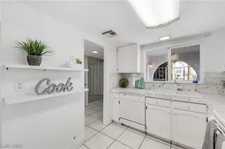 Photo #5: 2280472 Listing