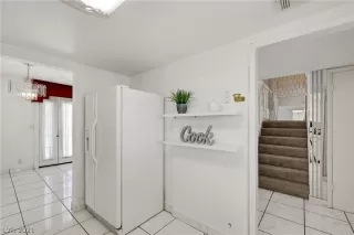 Photo #6: 2280472 Listing