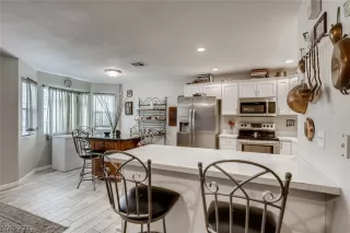 Photo #2: 2280476 Listing