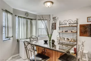 Photo #3: 2280476 Listing