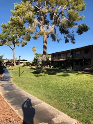 Photo #4: 2280492 Listing