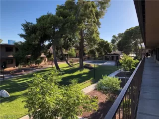 Photo #5: 2280492 Listing