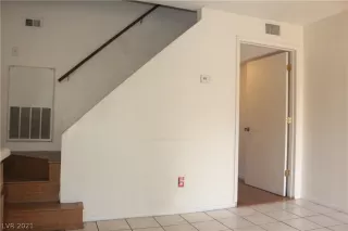 Photo #6: 2280549 Listing 