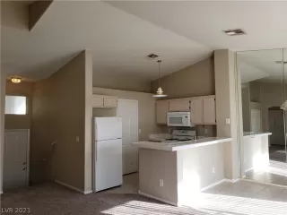 Photo #4: 2280568 Listing 