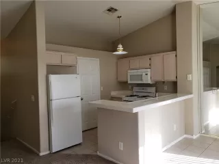 Photo #5: 2280568 Listing 