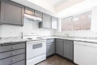 Photo #5: 2280613 Listing 
