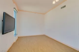 Photo #6: 2280682 Listing