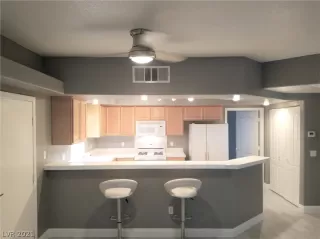 Photo #3: 2280719 Listing