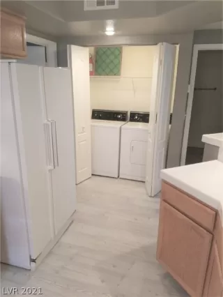 Photo #6: 2280719 Listing