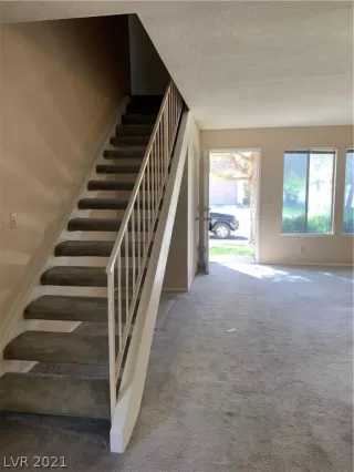 Photo #4: 2280757 Listing