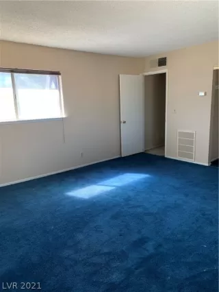 Photo #6: 2280757 Listing