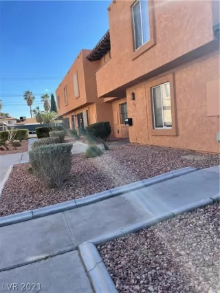 Photo #3: 2280763 Listing