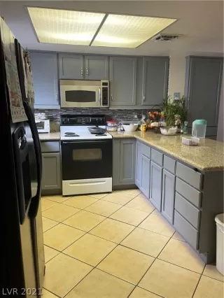 Photo #4: 2280763 Listing