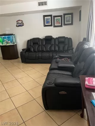 Photo #5: 2280763 Listing