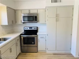 Photo #6: 2280777 Listing