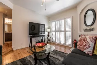 Photo #5: 2280828 Listing