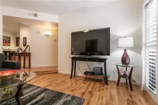 Photo #6: 2280828 Listing