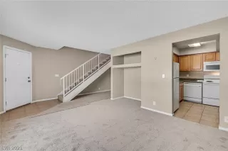 Photo #5: 2280836 Listing 