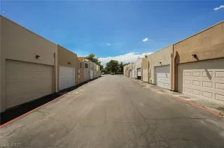 Photo #2: 2280839 Listing