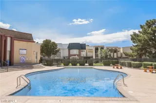 Photo #3: 2280839 Listing