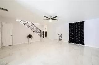 Photo #6: 2280839 Listing